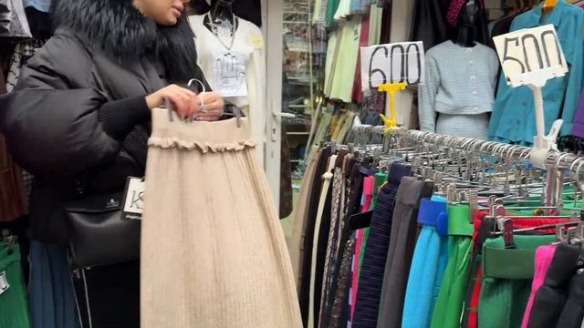 Обзор линия 24 НА РЫНКЕ САДОВОД💥КУРТКИ ЗА 1000 РУБ💥 ЮБК смотреть онлайн