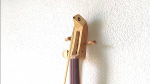 Традиционная детская 1/4 скрипка игрушка изготовлена из бросовых деревяшек за несколько часов