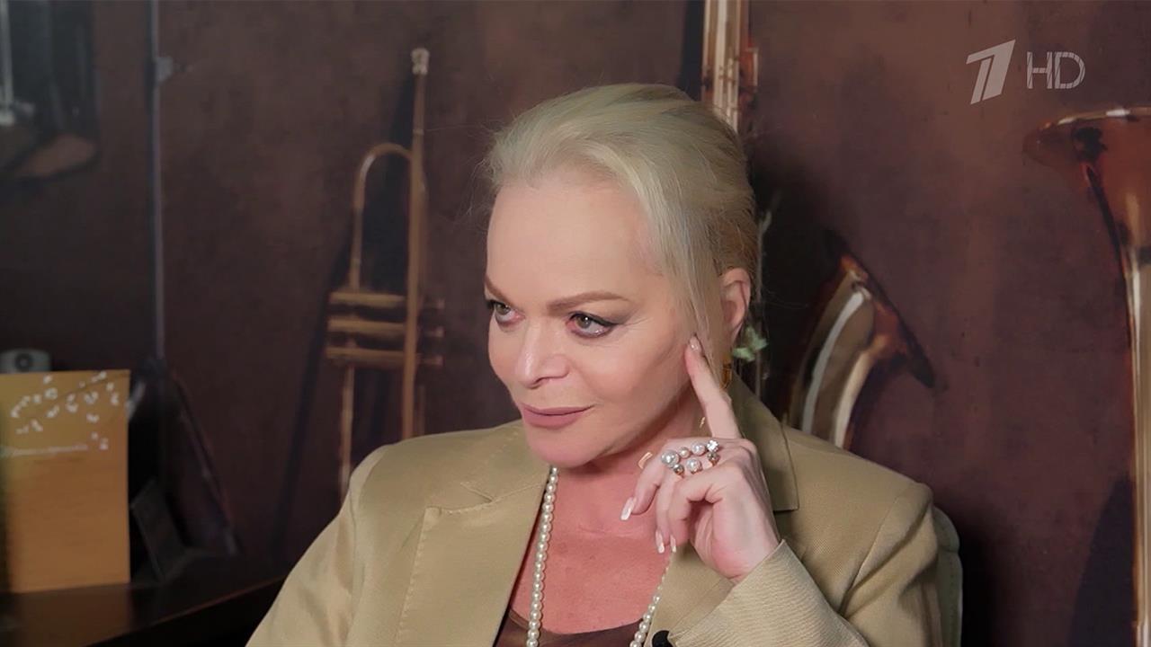 Лариса Долина принимает поздравления с днем рождения