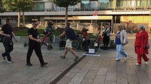 "Рок-группа Black ЭskiмО. Выступление на Тверской, Москва. v2