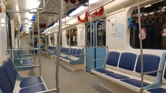 Нижегородское метро. Новогодний метропоезд 2023. Поездка по Сормовско-Мещерской линии смотреть онлайн