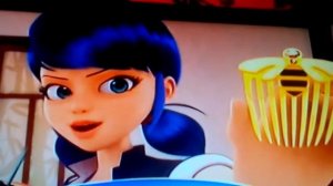 Леди баг и супер кот Маринетт берёт талисман леди пчел