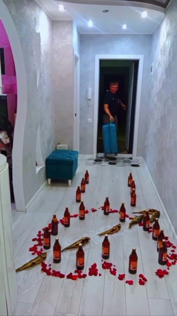 Если ваша жена не встречает вас так, то зачем она вам нужна?