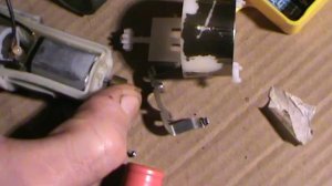 в машинку для стрижки волос вставим 18650