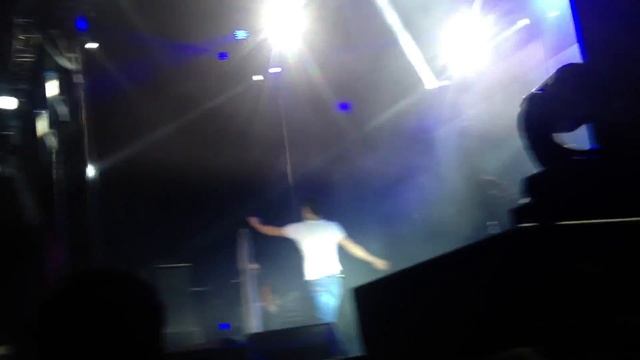 Океан Эльзы в Симферополе: Вакарчук бросает лепестки ? смотреть онлайн