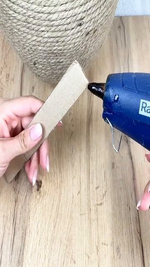 Как сделать вазу из чипсов Stupenda anfora utilizzando semplicemente della corda e del cartone 😍