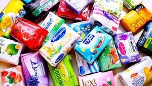 АСМР ШУРШАНИЕ. РАСКЛАДЫВАЮ КРАСОЧНОЕ МЫЛО. ШЕЛЕСТ И ШУРШАНИЕ УПАКОВКИ!