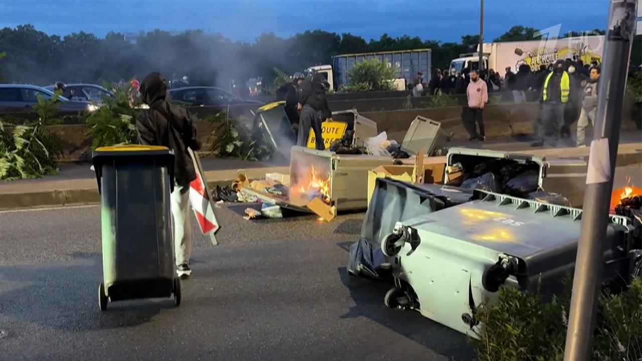 Во Франции началась забастовка под лозунгом "Заблокируем все"