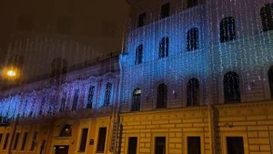 Программируемый LED экран на фасаде здания Белый Медведь