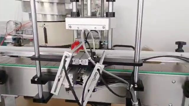 Фидер крышек с вибротарелью и укупорщиком