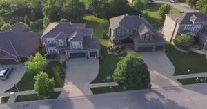 ... Почему Американцы не ставят забор перед домом...