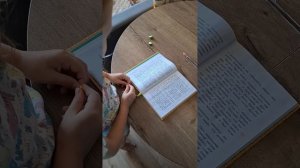 Читаем на скорость за 1 минуту😃Мама, доча, папа🥰Таисия в эфире Сентябрь2025 ❤️