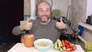обед с Рыжулей. ко всем нужен подход, даже к коту. мукбанг. обжор. еда на камеру. диета. шизофрения.