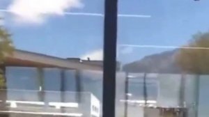 Кадры,предположительно, убийца Чарли Кирка убегает по крыше центра Лози в Университете долины Юты.