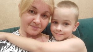 Смотрим хоккей, вяжем плед