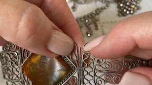 Мои находки на барахолочке…￼ делюсь небольшими секретами восстановления винтажных украшений.♀️