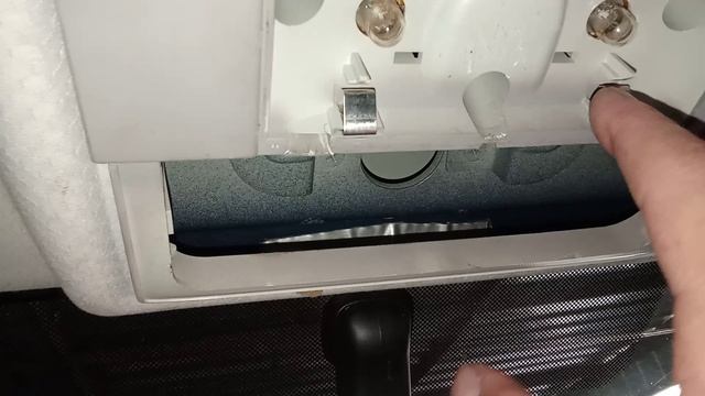 замена лампочек освещения салона на ниве Шевроле