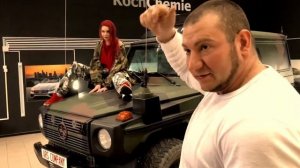 Backstage Sexy Girls & Gwagen