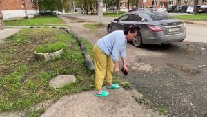 Стоки на Черняховского,8 текут из подъезда прямо на улицу