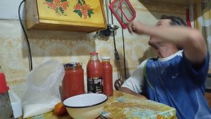 томатный сок, домашнего приготовления.