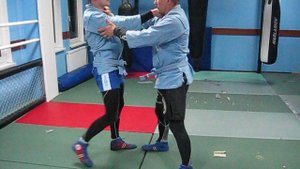 2017 год. Несколько вариантов защиты от бросков с колен.