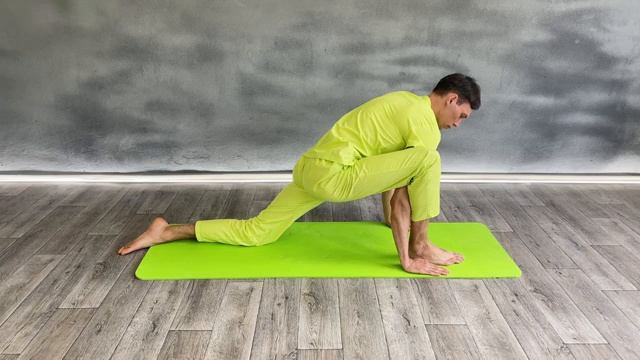 Александр Сахний. Комплекс упражнений для профилактики всего позвоночника. смотреть онлайн