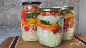 Готовим маринованную капусту с овощами.