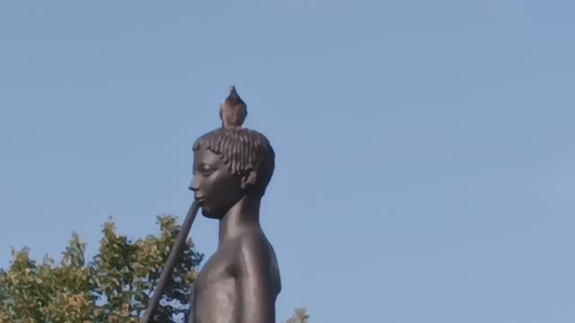 фонтан белки колибри прогулка ЦВЕТЫ- симметрии красоты- жизнь ПЧЕЛЫ -дорога цветов белка