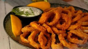 Закуска к пиву по-гречески. ЖАРЕННЫЕ ВО ФРИТЮРЕ КАЛЬМАРЫ