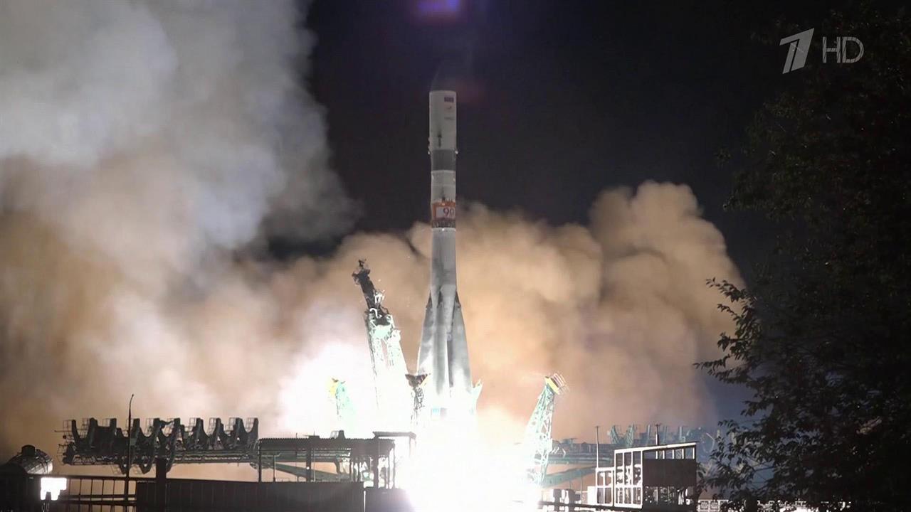 С "Байконура" стартовала ракета-носитель "Союз" с космическим грузовиком "Прогресс"