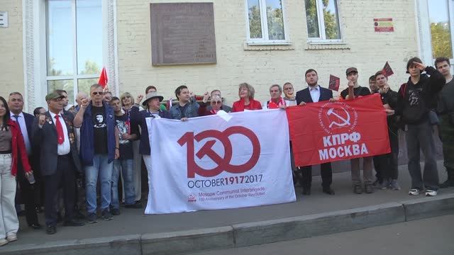 Цветы Сальвадору Альенде – Товарищу Президенту!