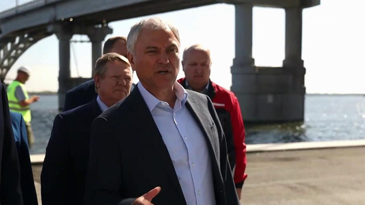 Вячеслав Володин осмотрел, как идет реконструкция набережной Волги в Саратове