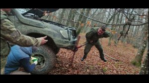 Стол гора и разбитый диск. Land Cruiser 105. Off road