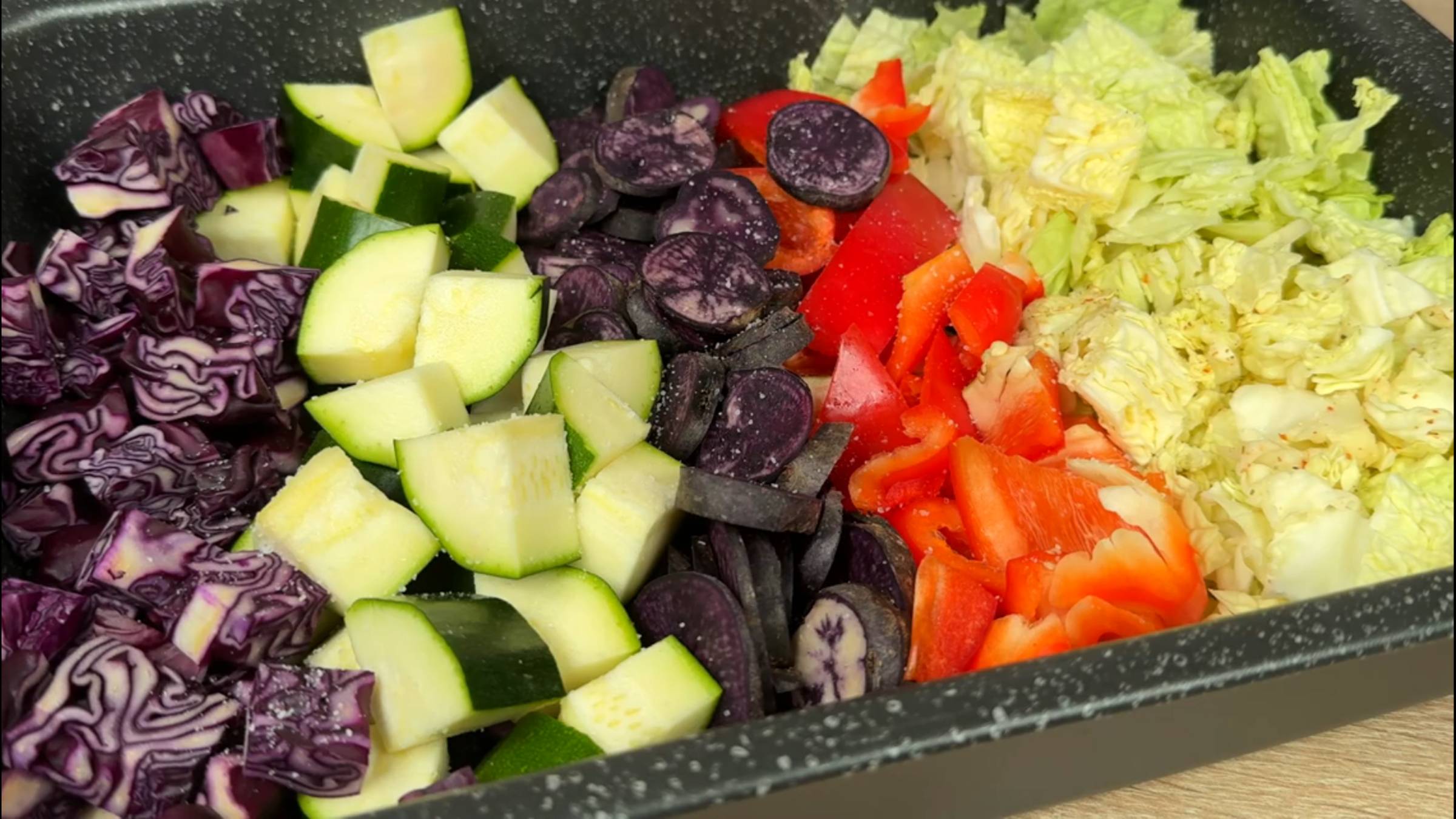 ГОЛЕНЬ С ОВОЩАМИ - ВКУСНЫЙ И ПОЛЕЗНЫЙ УЖИН. смотреть онлайн