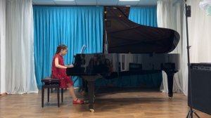 Вараксина Аделина, 8 лет. К. Черни Этюд № 8.