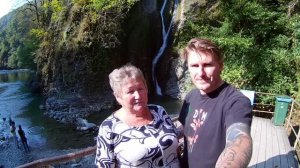 Мама. Ореховский водопад. Сочи. 04.10.2019