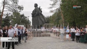 Губернатор Андрей Бочаров вместе с молодежью посетил все площадки фестиваля #ТриЧетыре