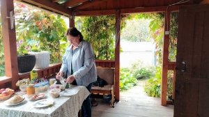 Приехали с сестрой на дачу, истопили баньку.