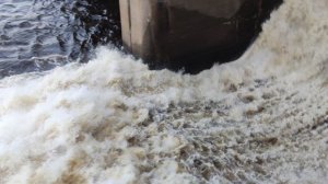 водосброс на иваньковском водохранилище