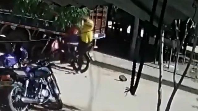 Мото ДТП "Отвлёкся и угробил собственного ребёнка"