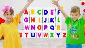 Дети изучают английский алфавит | ABC. Видео от Влада и Ники!