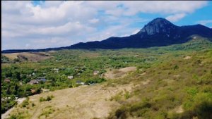 В моменте…Сказочный вид на Пятигорск, Кисловодск и Ессентуки. И конечно же горы.