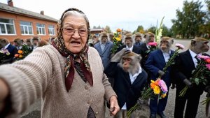 ИИ бабуля на 1 сентября с утра стоит