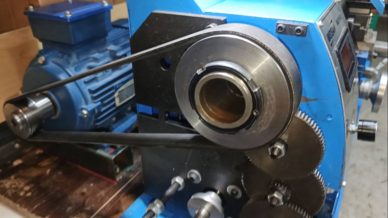 Модернизация привода токарного WEISAN WM210F800 на асинхронный двигатель с преобразователем частоты смотреть онлайн