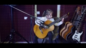 И.С.Бах Сюита для лютни №1 «Куранта» исполняет Атрохова Александра