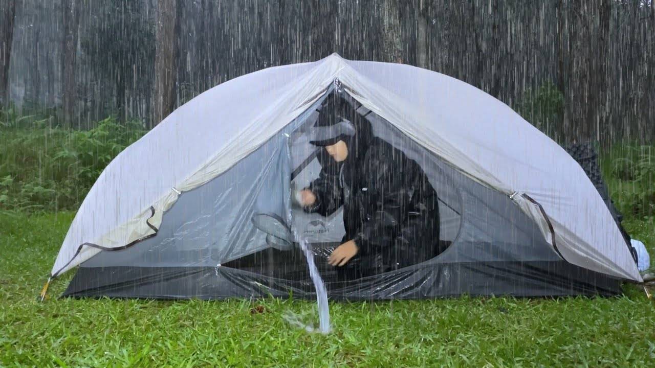 НА КЕМПИНГ ОБРУШИЛСЯ СИЛЬНЫЙ ДОЖДЬ ‼️СИЛЬНЫЙ ДОЖДЬ ЗАТОПИЛ ПАЛАТКУ‼️ смотреть онлайн