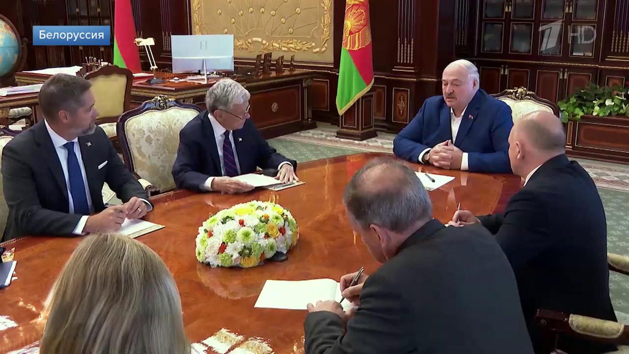 Александр Лукашенко сегодня принял в Минске представителя президента США Джона Коула
