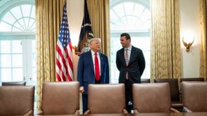 Гибель популярного консервативного активиста Чарли Кирка всколыхнула США