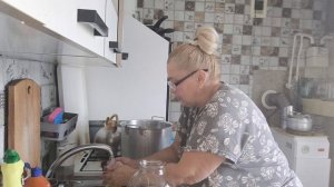 дела домашние. уборка во дворе. компот ассорти.