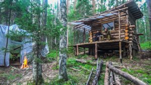 Финал стройки: крыша над террасой, новые перила и пир с видом на тайгу